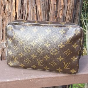 LOUIS VUITTON Monogram Trousse 23 Cosmetic Bag
